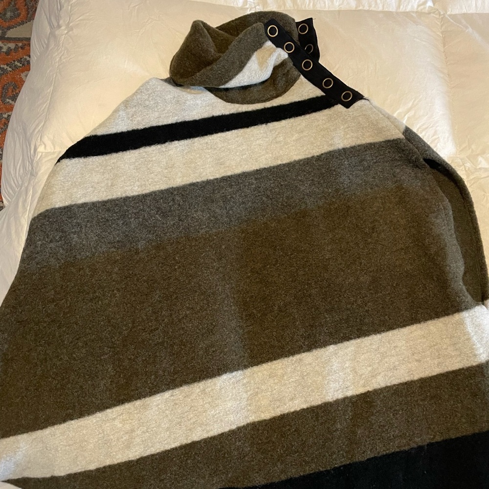 Tabitha poncho sweater size S.